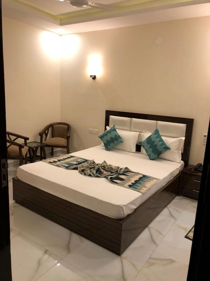Hotel Wisteria -Main Highway Hotel Zirakpur Dış mekan fotoğraf